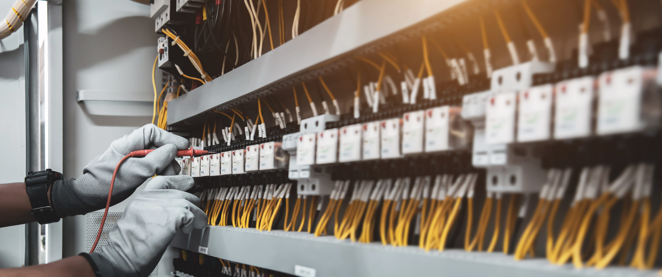 Elektriker bei der Arbeit in Berlin